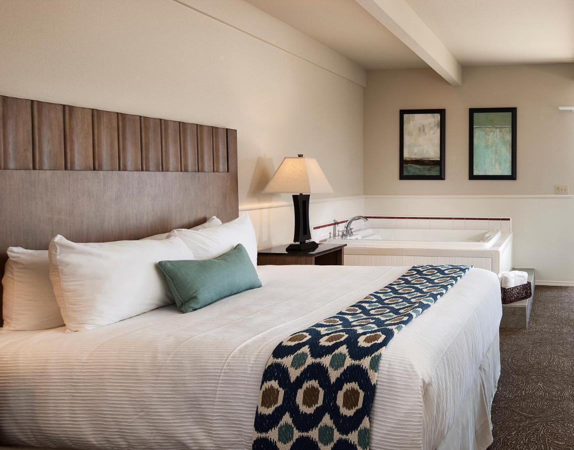 Cambria Landing Inn And Suites Exteriör bild