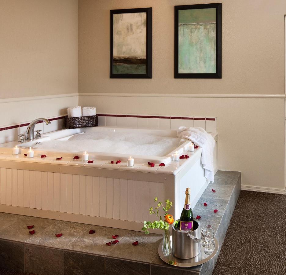 Cambria Landing Inn And Suites Exteriör bild