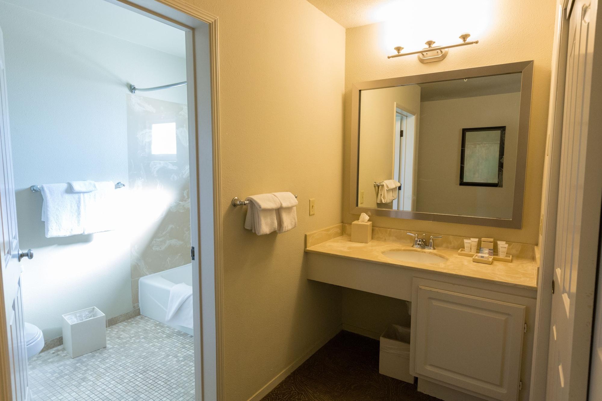 Cambria Landing Inn And Suites Exteriör bild