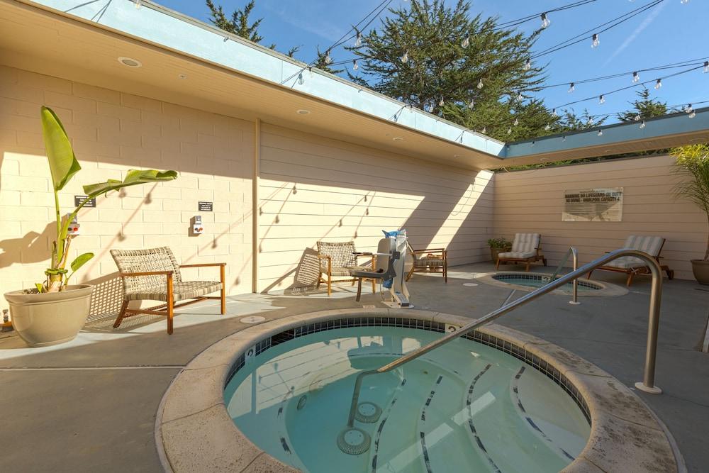 Cambria Landing Inn And Suites Exteriör bild