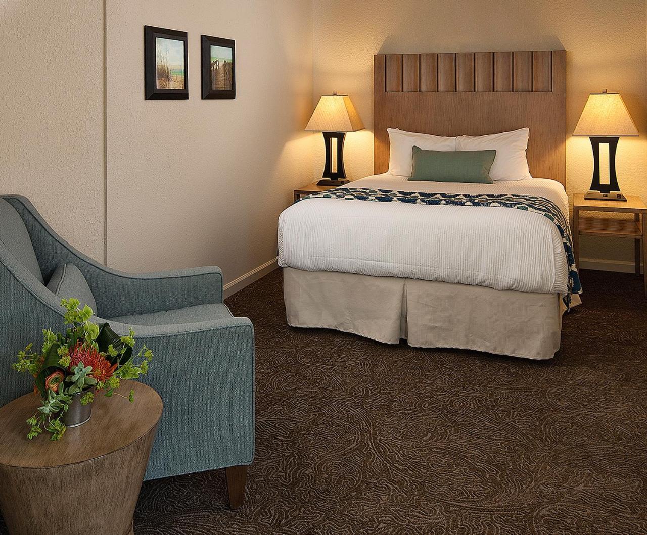 Cambria Landing Inn And Suites Exteriör bild