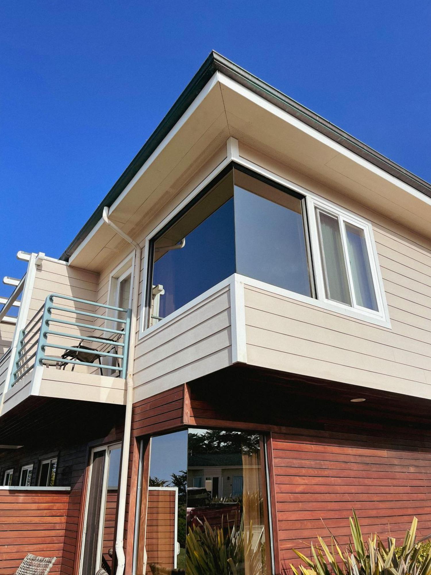 Cambria Landing Inn And Suites Exteriör bild