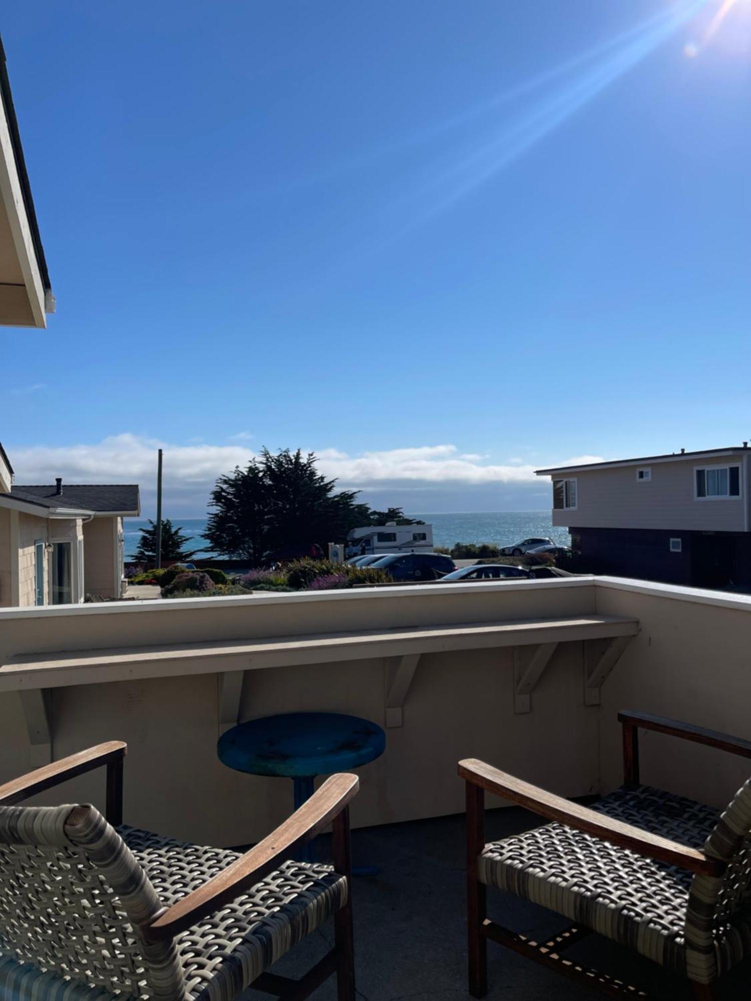 Cambria Landing Inn And Suites Exteriör bild
