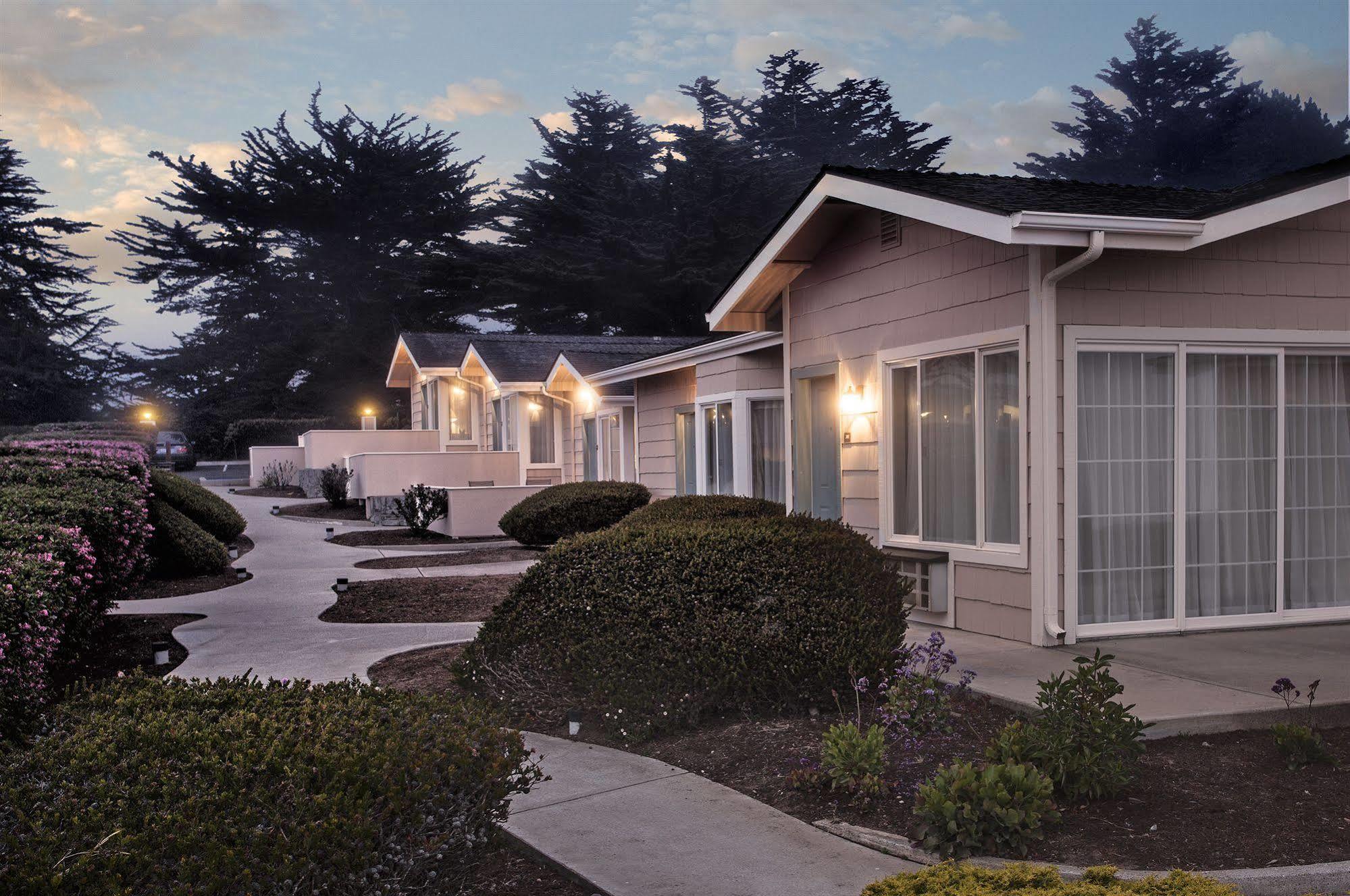 Cambria Landing Inn And Suites Exteriör bild