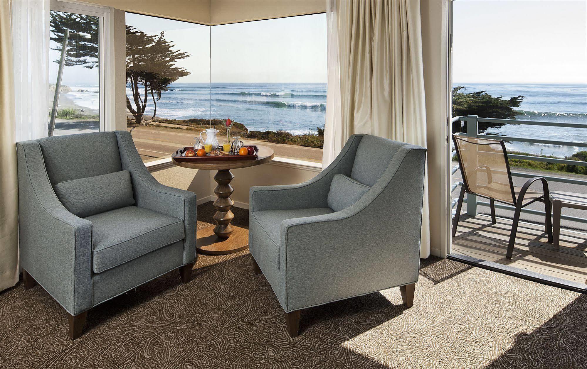 Cambria Landing Inn And Suites Exteriör bild