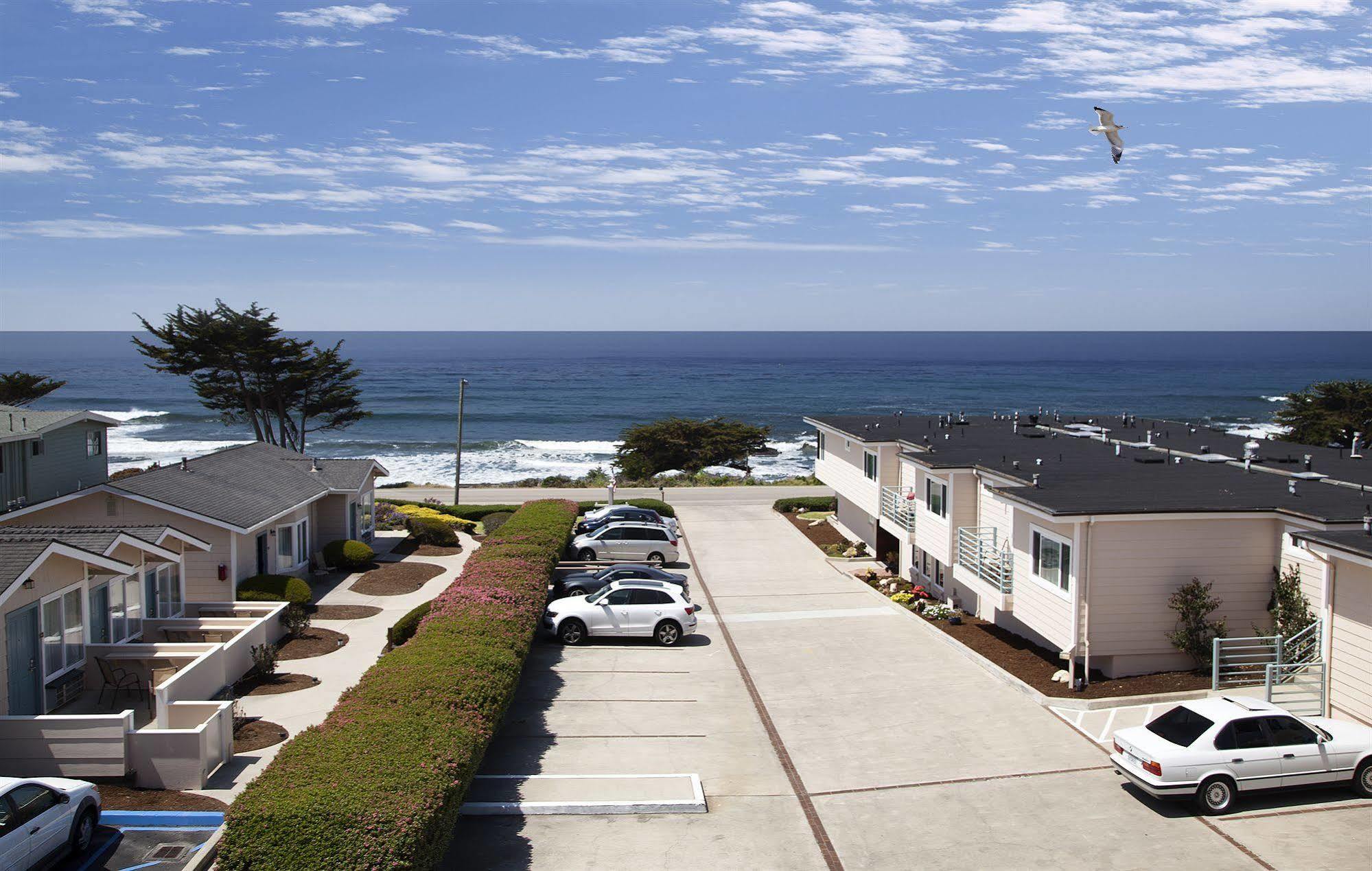 Cambria Landing Inn And Suites Exteriör bild